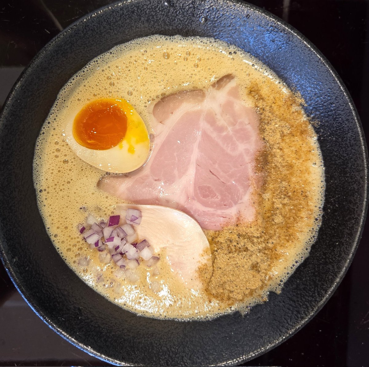 awatoro_saito's tweet photo. 6/7(日)昼夜営業します！

限定はつけ麺、泡極です🍜

昨日はたくさんのご来店ありがとうございました！
昨日営業からオープン前も記帳制にさせていただいております。
また大変勝手で申し訳ないのですが、本日より餃子がメニューからなくなります。ご了承ください。

今日も元気にお待ちしてます🤗 https://t.co/oU3zXFDWGh