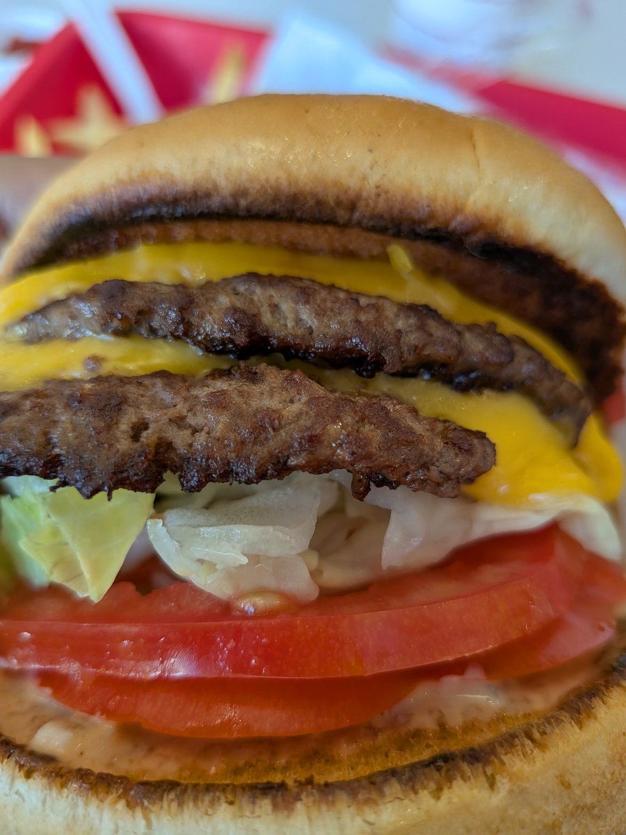 flatoutcool's tweet photo. ロサンゼルス
グランデールのIN N OUT
フレンチフライにチーズをトッピングでチーズフライにしてもらった。
美味すぎる😋🍔✨👍 https://t.co/Uh3mgQYOrY