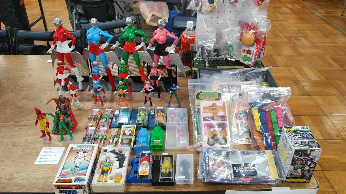nunomal's tweet photo. 浅草アメイジング商店街に来ておりますのことよ。
なおケースや袋に入ってないミクロマンは展示のみです。
#ミクロマン　#アメイジング商店街 https://t.co/CGLoWPgo43