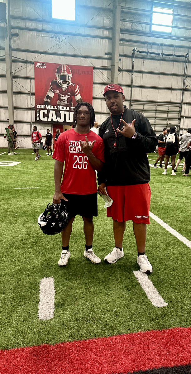 EJThePlayMaker's tweet photo. Thank you to the UL coaches for your time & guidance. I learned a lot and enjoyed competing alongside talented athletes. Every camp, every workout, and every rep matters. I’m excited to keep working, developing my skills, and getting better every day.
@RaginCajunsFB @michaeldes1 @CoachLovings @CoachGBarlow @leg12tim @4thQtMentality @4thQuarterM7v7 @landry_hunter11 @LRCH_FB
