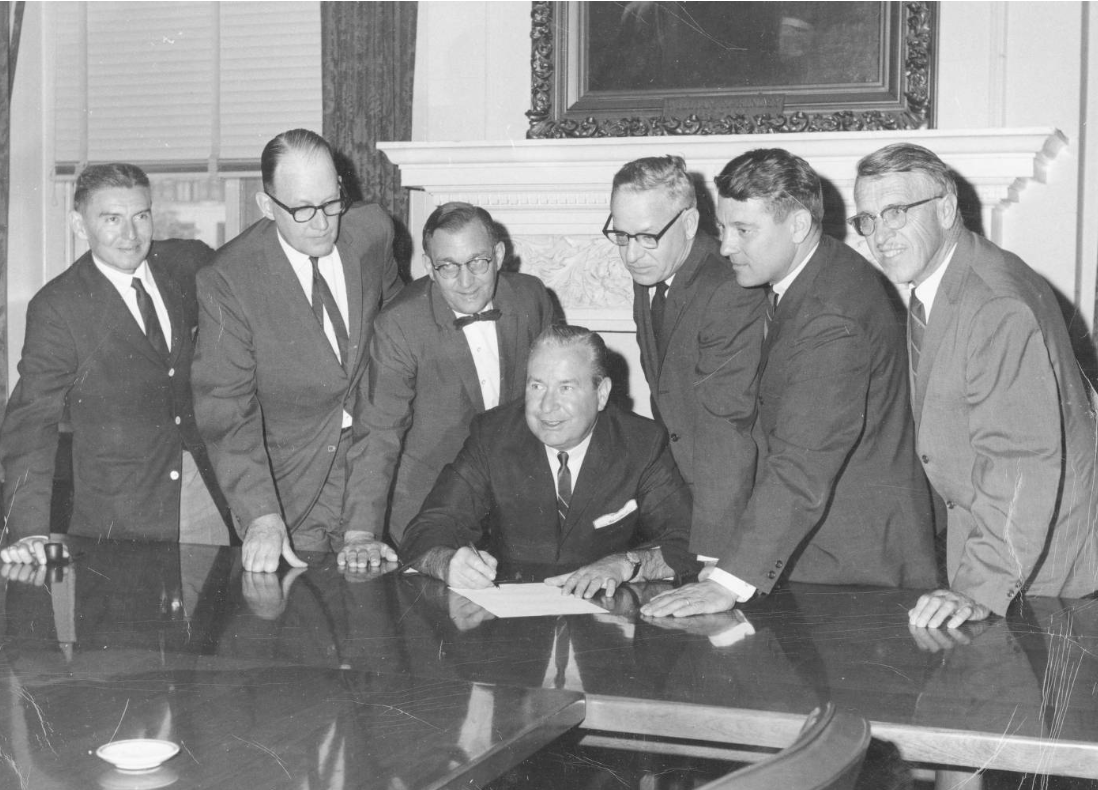 ohiodnr's tweet photo. Happy #NationalTrailsDay 👣 Whatever type of trail you enjoy, we hope you take the time to appreciate the beauty that surrounds us!

This photo shows Governor James Rhodes signing a bill to make the Buckeye Trail the official hiking trail of Ohio, on April 27, 1967. 

#ohiodnr https://t.co/I8JsJc0osD