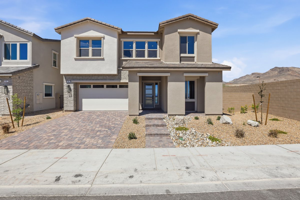 RAHomes's tweet photo. Calling Las Vegas house hunters! This beautiful Sage II home boasts a main-floor bedroom & bath, a sizable great room with a contemporary fireplace, a gourmet kitchen showcasing stainless-steel appliances & more! https://t.co/R79kr1vs4i #NevadaRealEstate #HotHomes https://t.co/jVmvmrDbk0