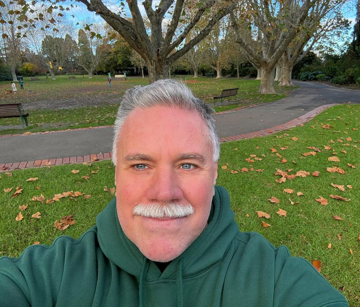 aussiebeef73's tweet photo. Perfect way to start a Sunday. Walk in Victoria Gardens. Love seeing all the different dogs and the autumn leaves on the ground. #getoutside #dailywalk #seethebeautyaroundyou https://t.co/3tBpmhTXxV