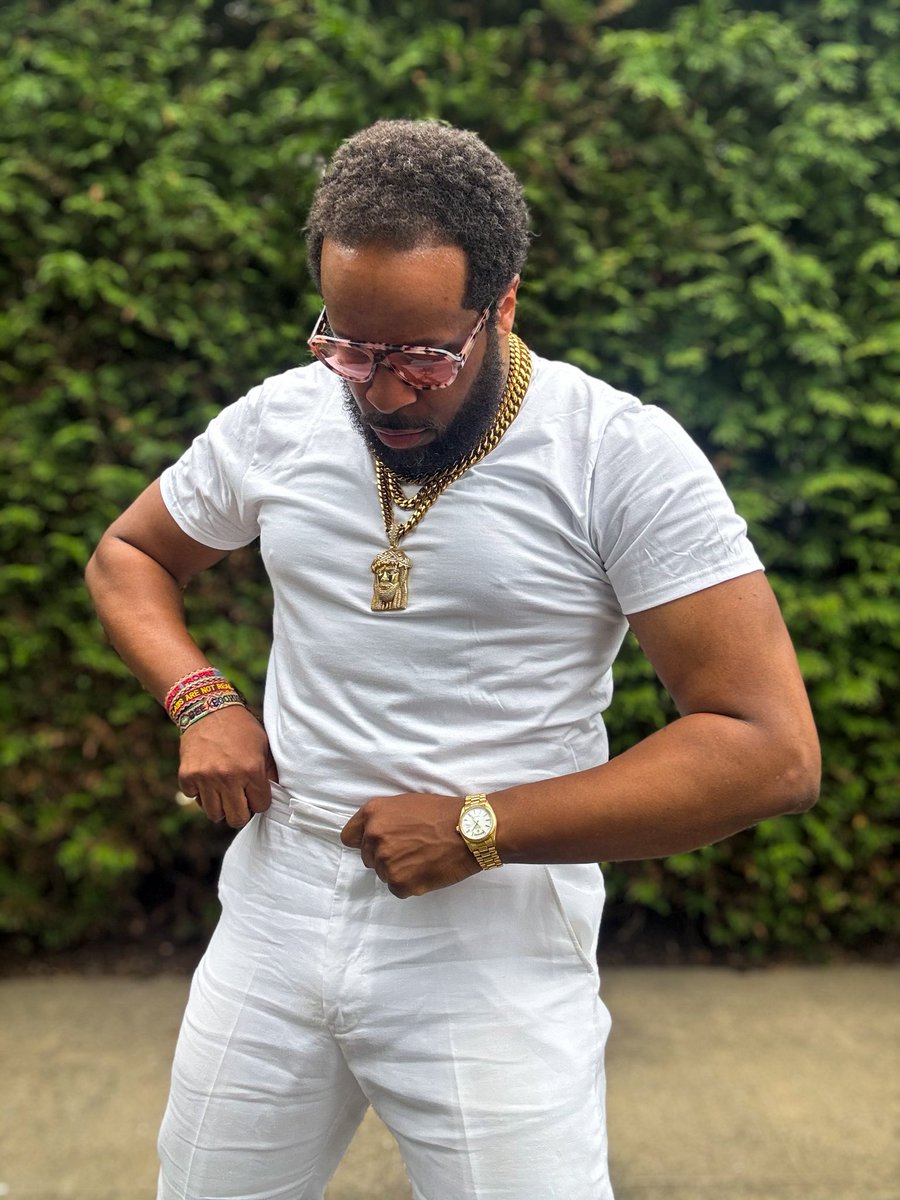 kellsmania's tweet photo. 💯 Jay-Z’s 1st Verse On “Oceans” Is The Caption B.

Linen Suit By @5001flavors 
Lenses By @hhbespokeeyewear 

📍@haberdasherynyc 

https://t.co/G4wOgdNjGW 

#FashionWarVeteran https://t.co/8pg1roK3Tr
