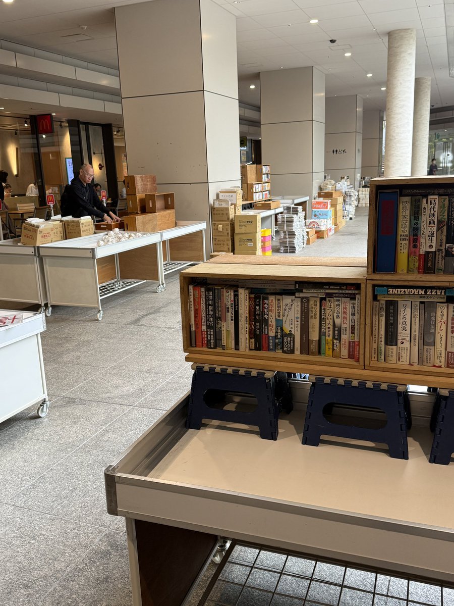 koshoichi's tweet photo. 【御茶ノ水ソラシティ古本市】
本日よりスタートです！
（只今準備中🙏）

2026.6.7-14
11:00-19:00
（最終日は11:00-17:00）
雨天決行
https://t.co/MADk1OOh67

14店舗の古書店が出店します。 https://t.co/eCuYuuSxMm