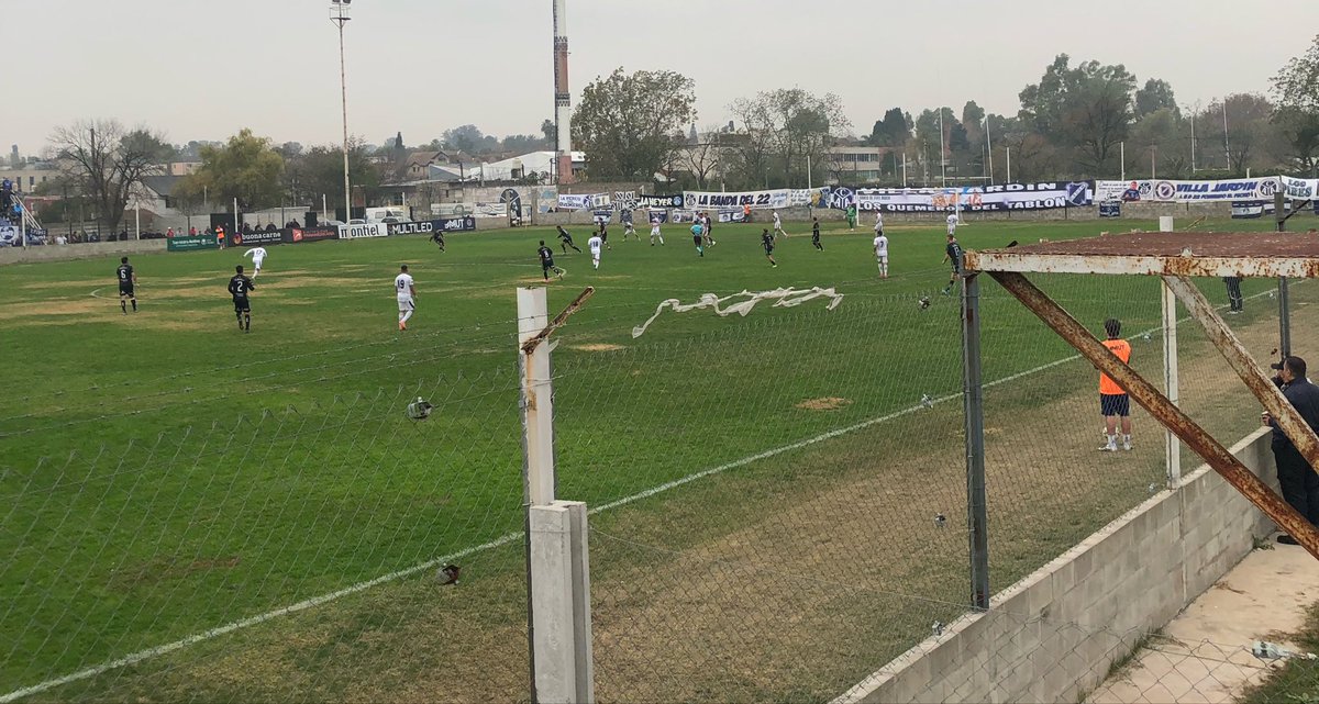 FedeAzur's tweet photo. Pareciera ser que solo un milagro nos puede salvar. El equipo puede jugar un buen partido o no pero los resultados no llegan y así todo se hace más difícil. A esperar el párate, reforzar el plantel y arrancar de cero con otra mentalidad. SEGUIREE A TU LADO CENTRAL NORTE QUERIDOO https://t.co/k9KTifOAWl
