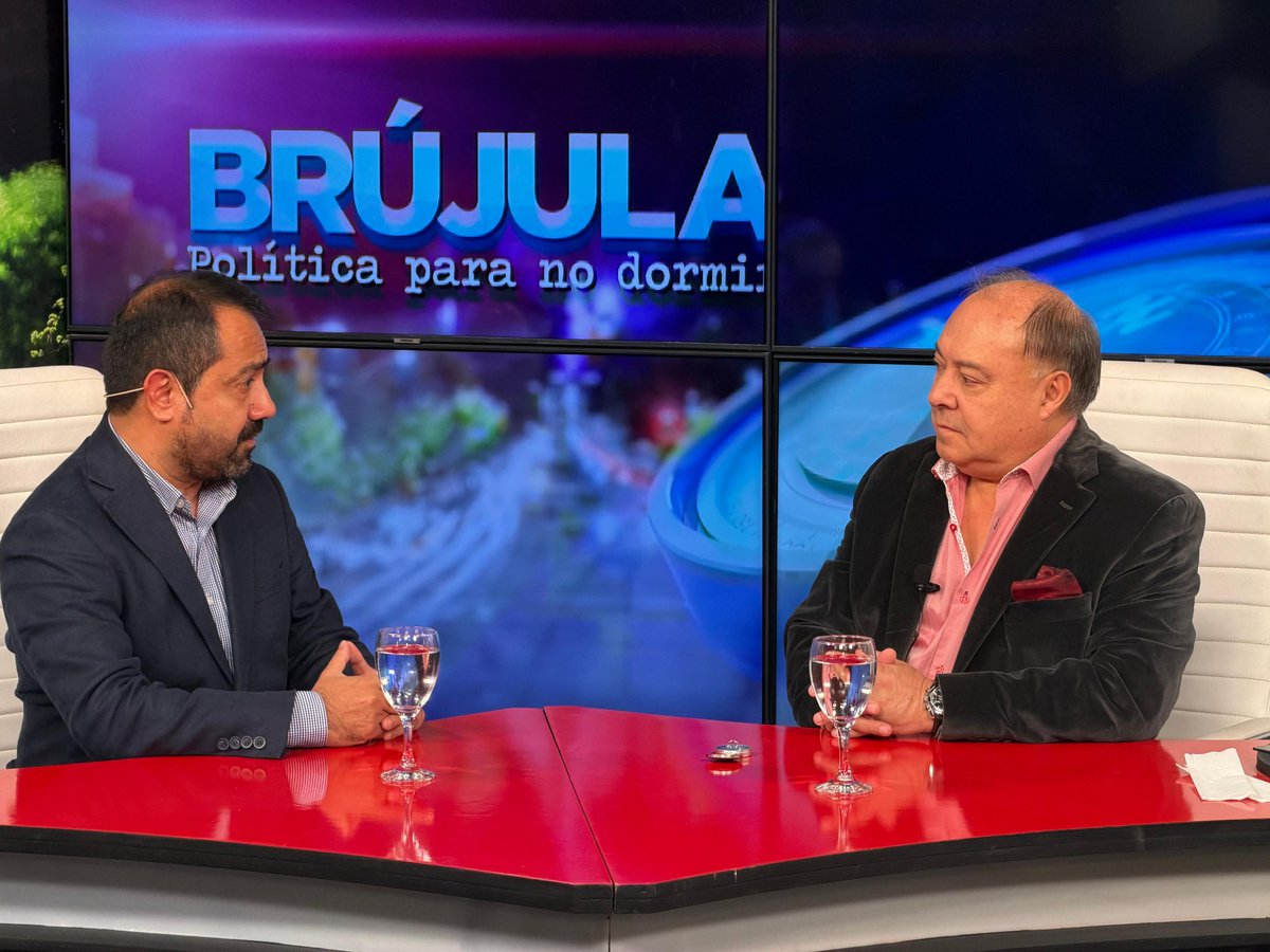 CalvoJorgecalvo's tweet photo. #BRUJULA📸🎥
@GCoraita 

Es una circunstancia la inexperiencia y luego con la responsabilidad de asumir el cargo dando lo mejor de cada uno, que es lo que hicimos cada uno de los convencionales, fuimos adquiriendo la experiencia. Hoy salimos de la Convención con experiencia https://t.co/3Juqn8Uvmh