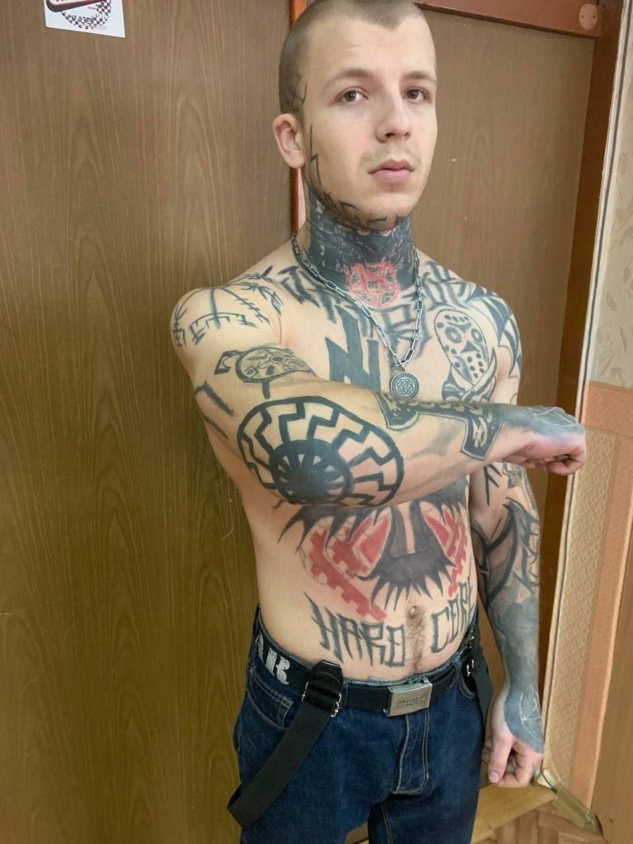 MaxBlumenthal's tweet photo. How the NY Times describes the Azov Regiment, a unit of US-armed Ukrainian fascists whose symbol is the Nazi-inspired Wolfsangel and whose torsos are emblazoned with Totenkopf tattoos: 

“A well known military unit”

Much less descriptive than its account of Graham Platner’s tats https://t.co/tVIOtofvrO