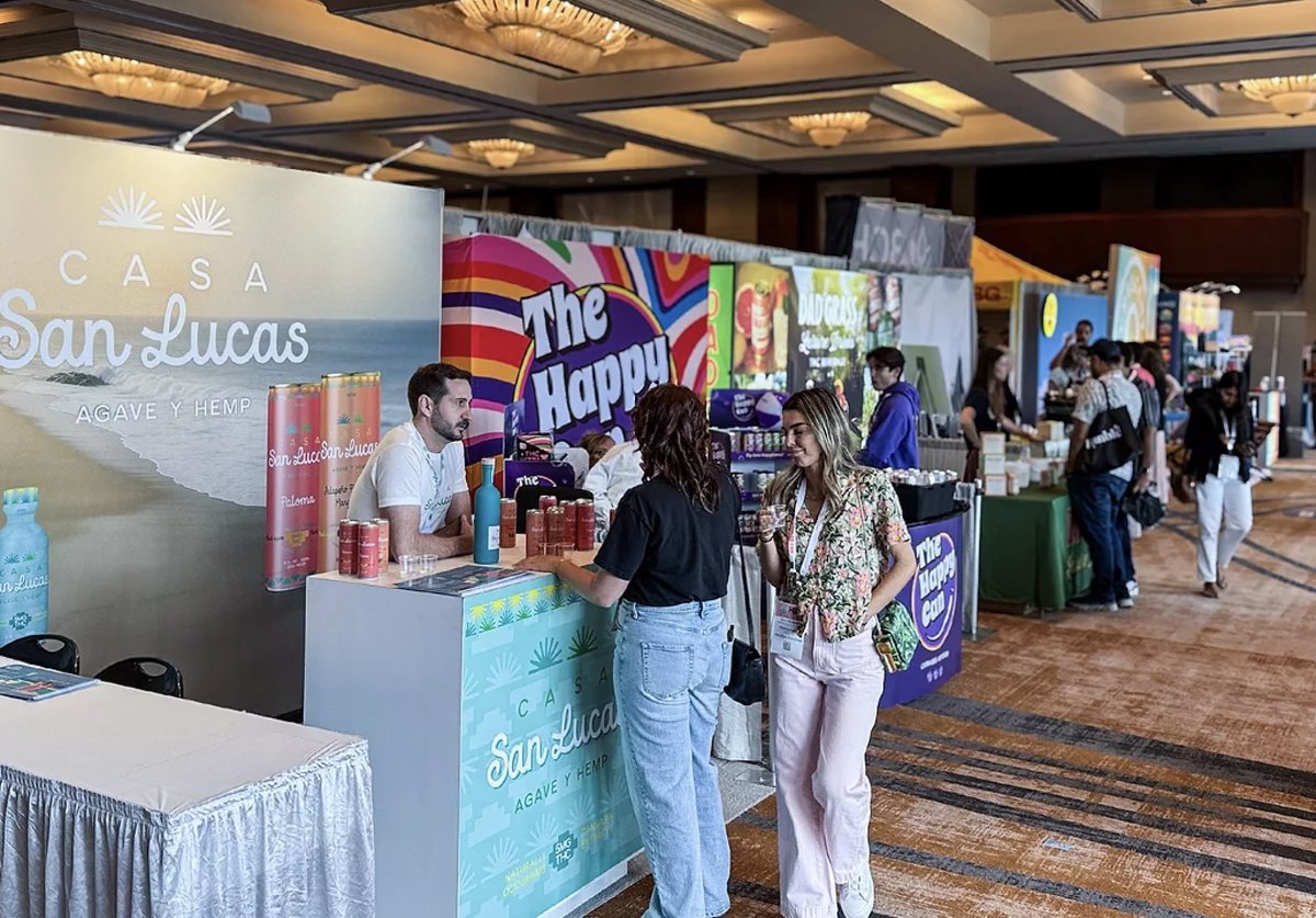 Mjlink_com's tweet photo. The THC beverage industry isn’t waiting for the future—it’s building it right now. 🥤📈

Hemp Beverage Expo 2026 (June 17–18 in Texas) is where brands, retailers, and regulators come together to shape the category. 🤝

#cannabis #hempbeverageexpo #cannabisbusiness #cbd #thc https://t.co/v6Y2NxeM0C