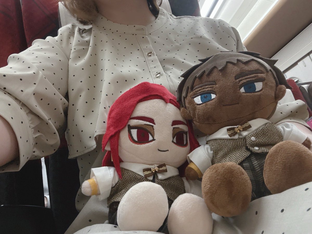 ituKA_1225's tweet photo. 寝坊して1時間遅刻したけどなんとか大阪ついた…電車はガラガラだ…… https://t.co/oqRFpzCUS9