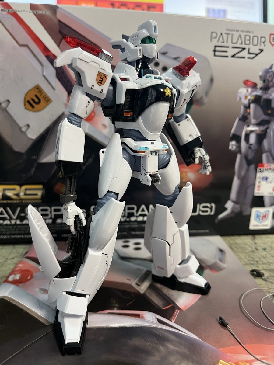 UmeboshiYoshio's tweet photo. RG AV-98Plus 完成。
スミ入れのみ。
値段は高いかと思ったが、テカテカ仕上げにRG仕様だから妥当か。サイズは実写版レイバーと同じ。後でショーケース入れて比較しよう。
しかしながら最新の技術で作るレイバー（プラモ）は最高だな。カッコいいです！
よしもう一つ買おう。次機期待！
#パトレイバー https://t.co/NM81vilWKh