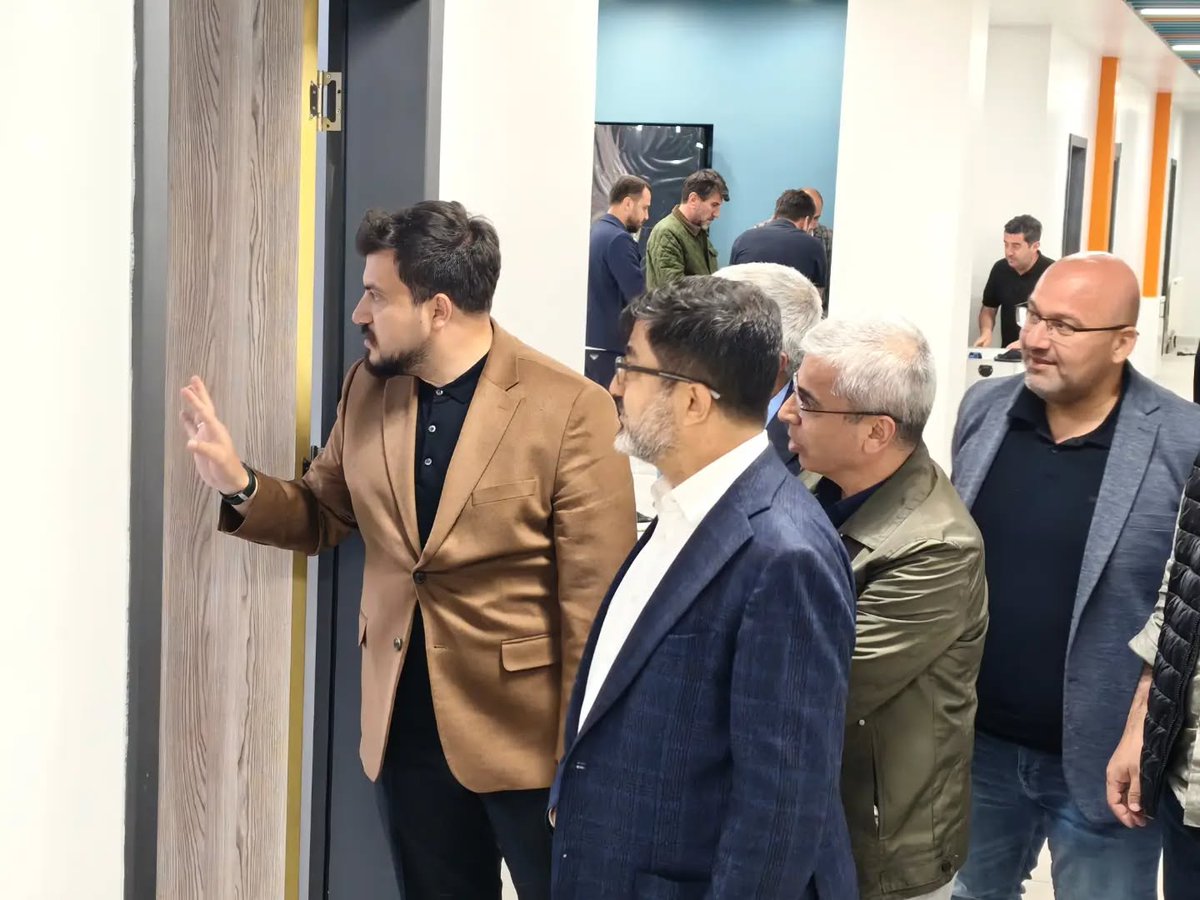 AdilcevazHaber's tweet photo. Adilcevaz’da Önemli Ziyaret: Ulaştırma Bakanlığı Genel Müdürü Dr. Yalçın Eyigün Adilcevaz İlçesinde ki Projeleri Yerinde İnceledi 

https://t.co/MMt9rqSJSO 

@AvAAkbaba @YalcinEyigun https://t.co/AVbrSNBiSI