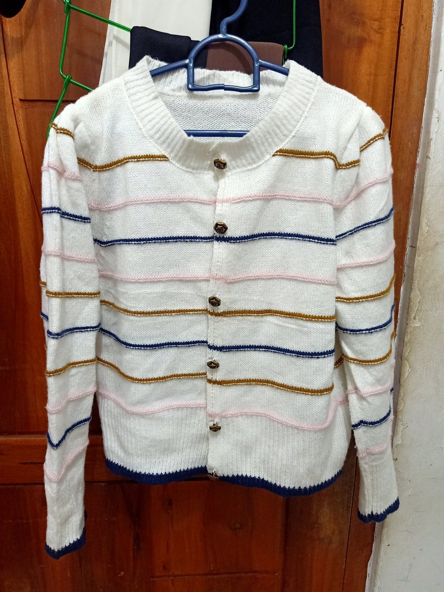tjpoca's tweet photo. wts baju celana yang jarang banget dipake, cek di rep juga👇👇👇

cardigan biru 40k
putih garis 40k
ijo ungu 35k
cream 25k https://t.co/rNK4G7jNDS
