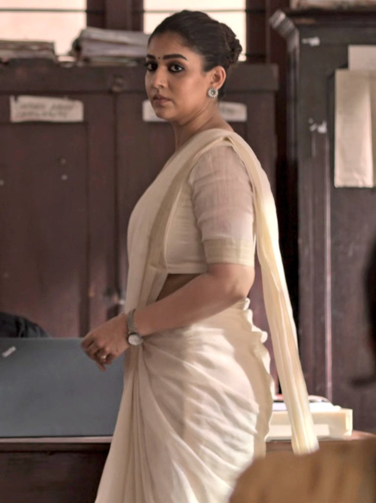 Kaju_Stan's tweet photo. Nayan : Let me serve face card first!! 😮‍💨!! 

#Nayanthara https://t.co/ZQY3B4LJHK