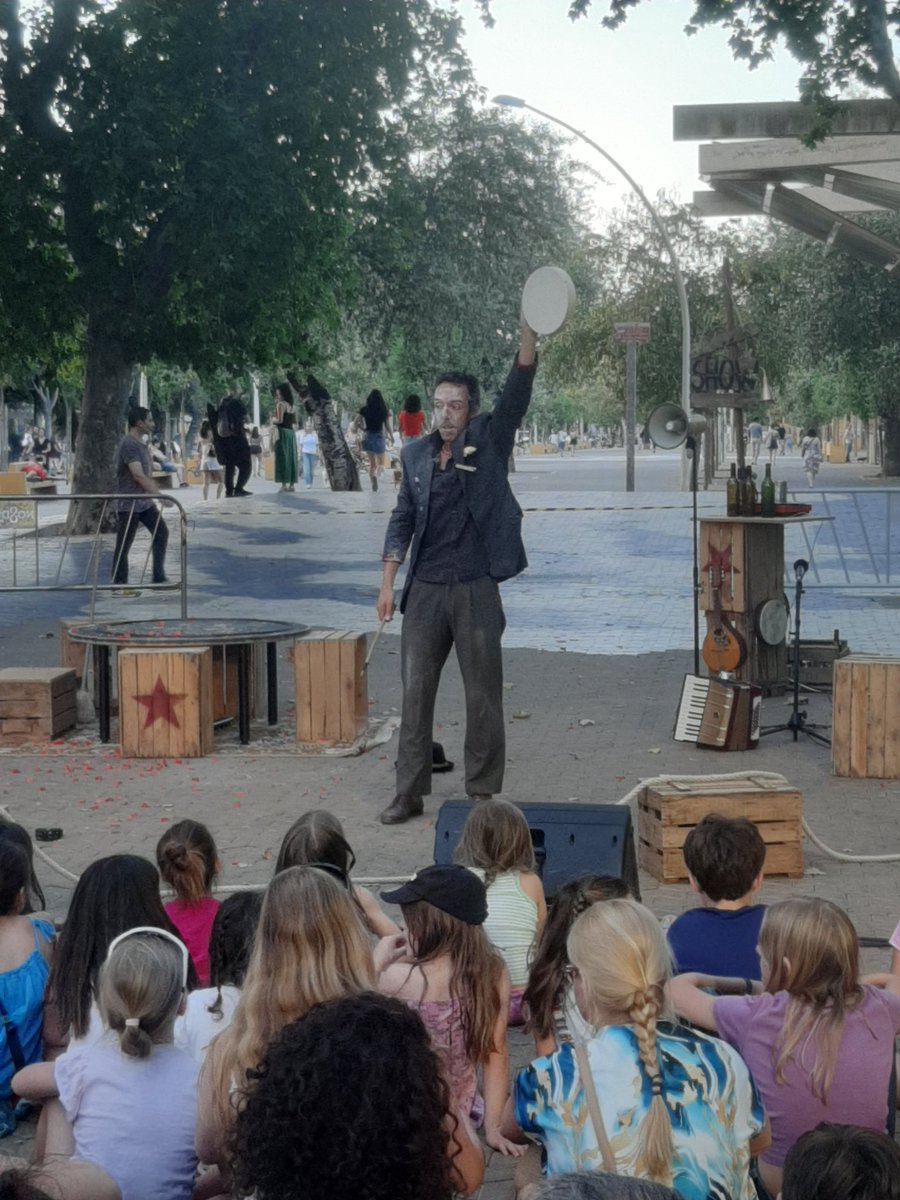EscobarBer's tweet photo. #festivalcircada https://t.co/pBXh2m9JnG