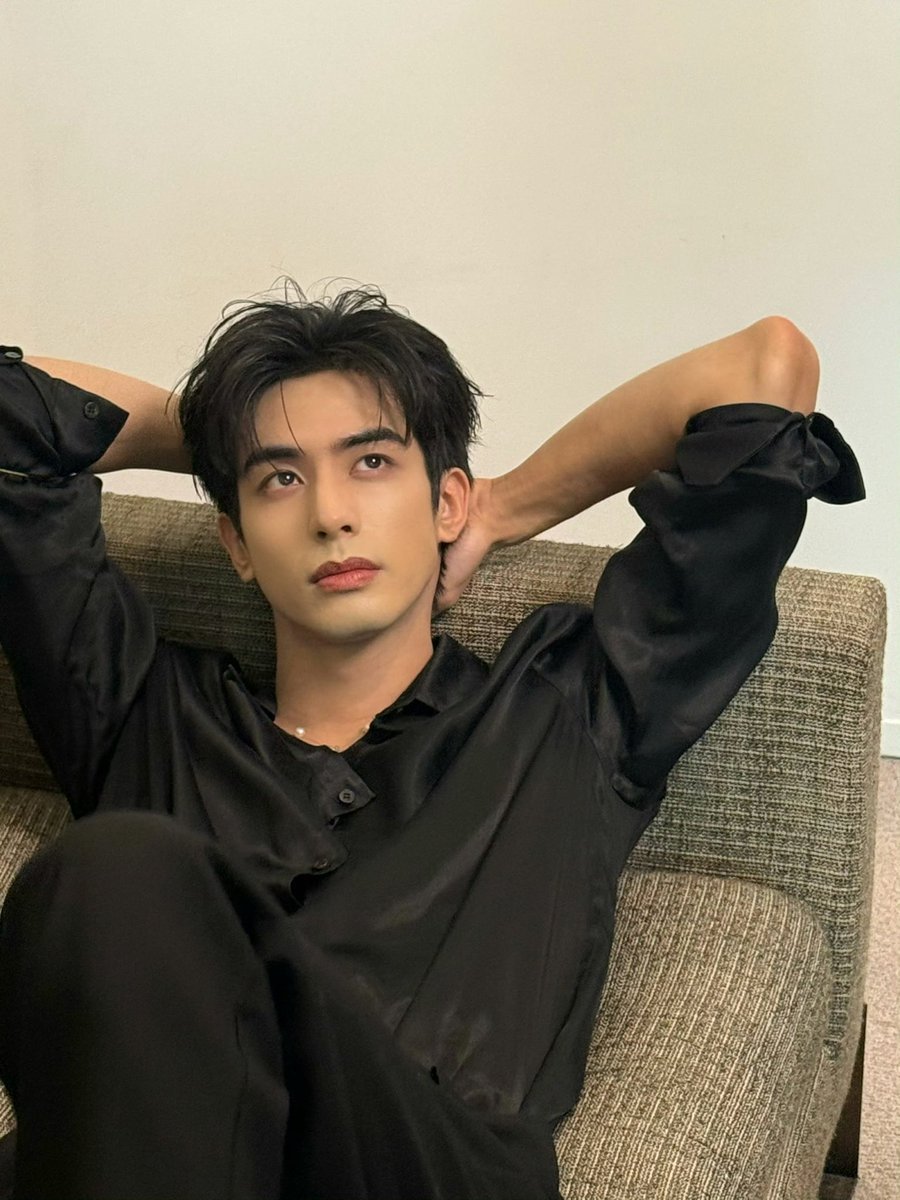hellbornheir's tweet photo. ㅤ
Tonight is made for rest. Let the day settle softly and the stars keep you company. 

Dropping a goodnight photo dump. May luck find its way to you.
ㅤ https://t.co/HrdFpO3hly