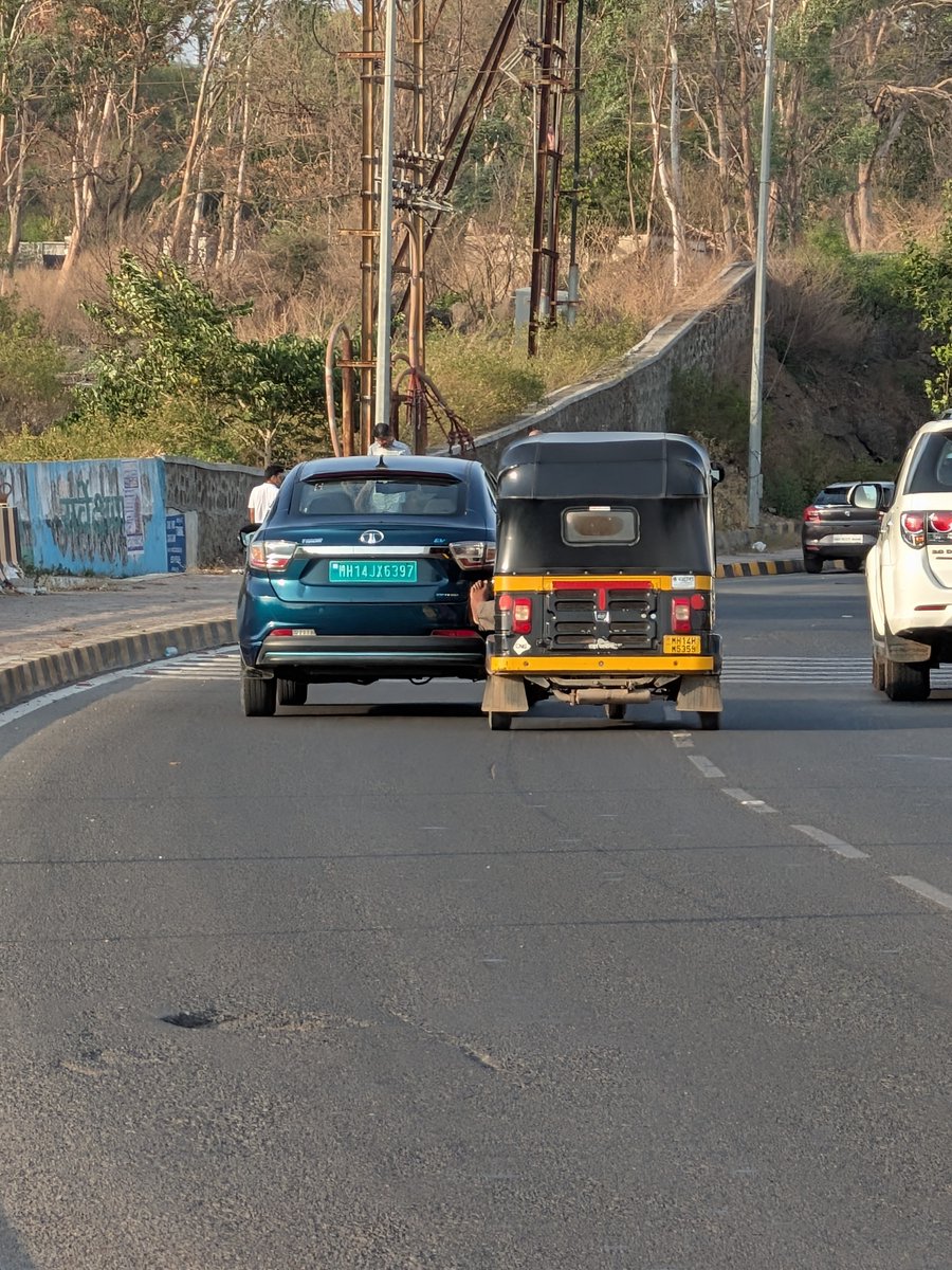 MayureshAd44920's tweet photo. My Tigor EV spent 1 MONTH at Garve Motors for a battery swap. Got it back, and it failed immediately! Dropped to 6km/h at 20% SOC in traffic, threw a critical error &amp; denied gear shifts. A total death trap.
Defective tech,incompetent service. Demand is a full refund or a new car! https://t.co/kRQZvRIMCv