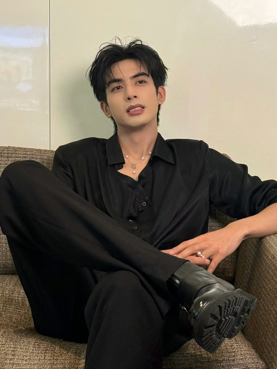 hellbornheir's tweet photo. ㅤ
Tonight is made for rest. Let the day settle softly and the stars keep you company. 

Dropping a goodnight photo dump. May luck find its way to you.
ㅤ https://t.co/HrdFpO3hly