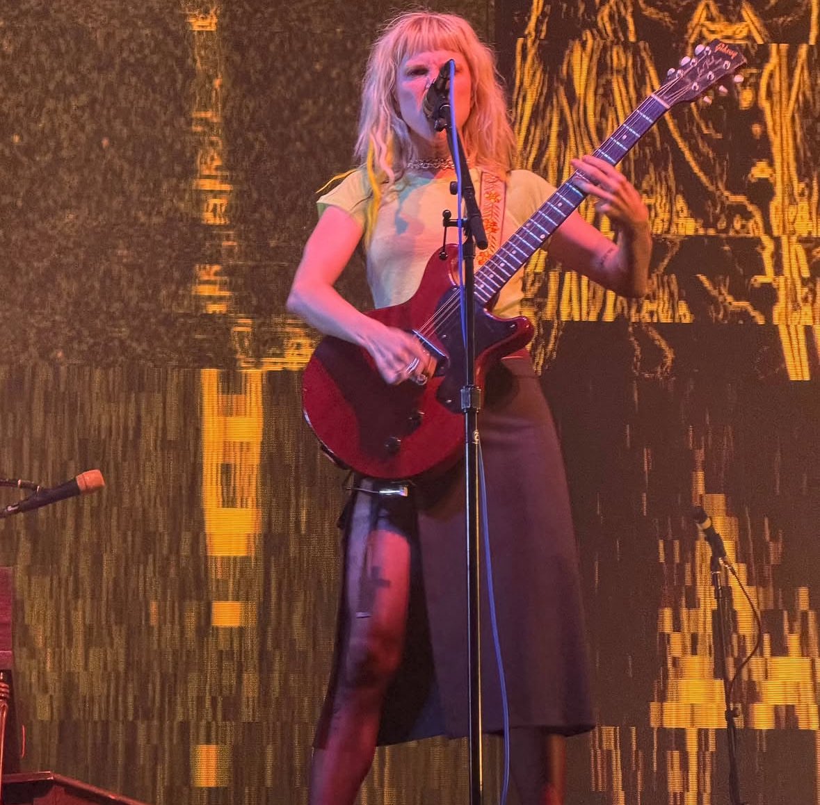 ParamoreFansRus's tweet photo. Hayley  on stage at We Love Green 2026 in Paris, France. https://t.co/5MVOAciVpt