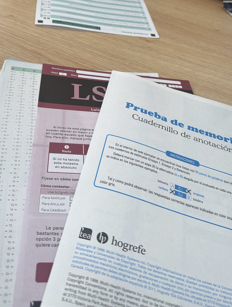 pamki's tweet photo. Evaluación con fines periciales en psicología y neuropsicología. 🔛🧠⚖️

Cuando hablamos de mobbing, muchas veces pensamos en ansiedad, depresión, desgaste emocional o síntomas postraumáticos. Y sí, todo eso puede estar presente.

Pero hay una dimensión que suele quedar menos visible: el funcionamiento neuropsicológico.

Una persona expuesta a violencia laboral sostenida puede empezar a notar fallas que no son nimias para su vida cotidiana como dificultad para concentrarse, olvidos frecuentes, lentitud para responder, bloqueos, problemas para organizarse, fatiga mental, disminución del rendimiento, hipervigilancia o dificultad para tomar decisiones.

Eso no significa afirmar, de manera automática, que el mobbing "causó daño cerebral". Sería una conclusión reduccionista y metodológicamente débil.

Lo importante es otra cosa, que la neuropsicología forene nos permite. Evaluar si el daño psíquico se está expresando también en el funcionamiento cognitivo, ejecutivo y socioemocional de la persona.

Y aquí hay un punto metodológico importante. En un contexto forense, no basta con aplicar un MoCA, un Neuropsi Breve o cualquier tamizaje cognitivo general y concluir, a partir de eso, que la persona "está bien" o "está mal".

Los instrumentos breves pueden orientar, pero no sustituyen una evaluación neuropsicológica integral. Menos aun cuando se pretende analizar el impacto de una experiencia de violencia laboral sostenida sobre funciones como atención, memoria de trabajo, velocidad de procesamiento, funciones ejecutivas, regulación emocional, cognición social y desempeño funcional cotidiano.

Desde una mirada neuropsicológica forense, la evaluación debe permitir contrastar la queja subjetiva con indicadores objetivos, analizar hipótesis alternativas, valorar consistencia, revisar la validez del desempeño y delimitar el impacto real en la vida laboral y cotidiana.

En casos de mobbing, la pregunta no debería ser solamente: "¿la persona tiene ansiedad o depresión?"

También habría que preguntar:

¿Qué pasó con su capacidad para trabajar?

¿Qué ocurrió con su atención, su memoria, su organización y su toma de decisiones?

¿Qué funciones se alteraron después de la exposición sostenida a un entorno laboral hostil?

¿Qué parte del deterioro funcional puede explicarse por estrés crónico, trauma, sueño, agotamiento o síntomas afectivos?

¿Qué hipótesis alternativas deben descartarse antes de concluir?

Evaluar neuropsicológicamente en mobbing no es sobrediagnosticar ni biologizar el sufrimiento. Es darle mayor precisión clínica y forense al análisis del daño.

Porque la violencia laboral no sólo afecta cómo se siente una persona. También puede modificar cómo funciona, cómo responde, cómo se organiza, cómo recuerda, cómo decide y cómo sostiene su vida cotidiana bajo demanda.