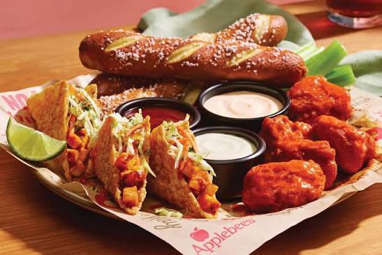 SouthDallasFood's tweet photo. Which is the goatiest fast-casual appetizer trio?

Applebees Ultimate Trio 
Chilis Triple Dipper
Red Robin Tripple Yummm
Texas Roadhouse Combo Appetizer

*As always there is only one correct answer to this question. https://t.co/t8ZjpNsS5c