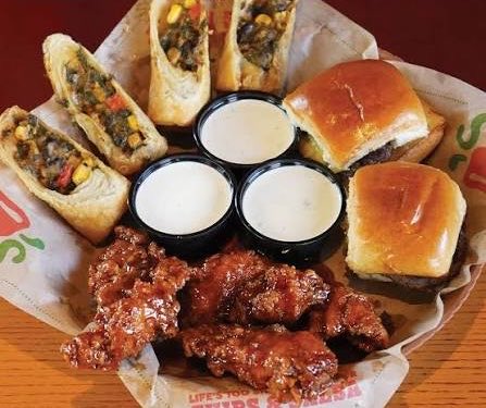SouthDallasFood's tweet photo. Which is the goatiest fast-casual appetizer trio?

Applebees Ultimate Trio 
Chilis Triple Dipper
Red Robin Tripple Yummm
Texas Roadhouse Combo Appetizer

*As always there is only one correct answer to this question. https://t.co/t8ZjpNsS5c