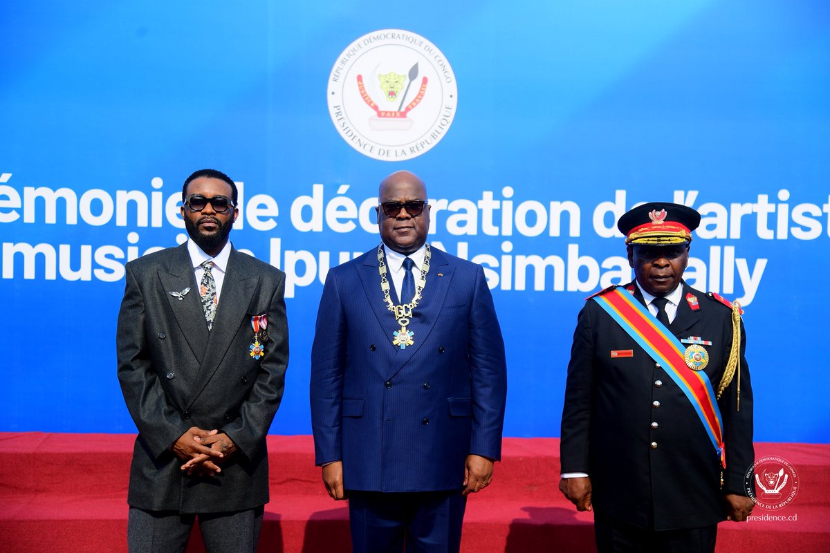 Huinfos's tweet photo. Ce samedi 06 juin 2026 à la cité de l’Union africaine, le Chef de l'État Félix Tshisekedi, a procédé à la décoration du célèbre chanteur congolais Fally Ipupa Nsimba, de retour à Kinshasa après sa double prestation au mythique stade de France. https://t.co/TcFvRRfKW1