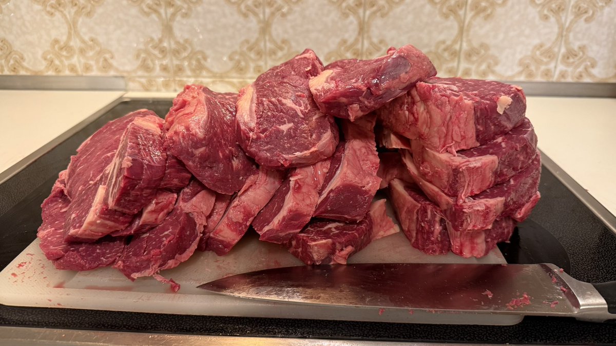 1233Arrow's tweet photo. 去买了一大坨肉 为了迎接大部队的到来 https://t.co/BoiGXsMInA