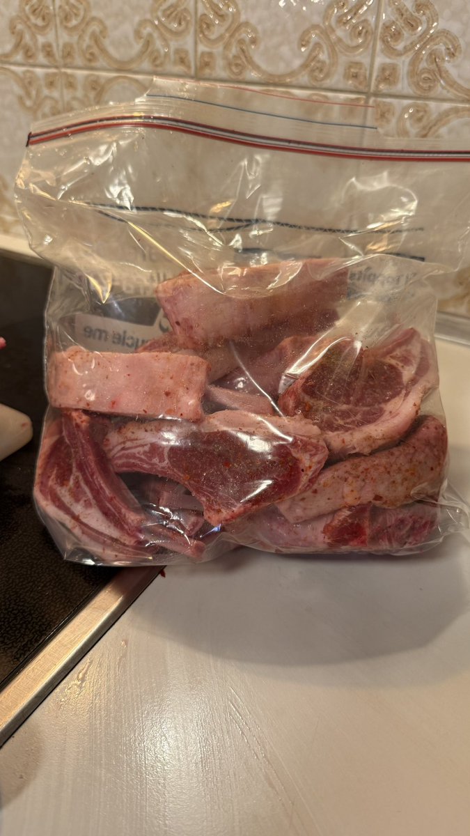 1233Arrow's tweet photo. 去买了一大坨肉 为了迎接大部队的到来 https://t.co/BoiGXsMInA