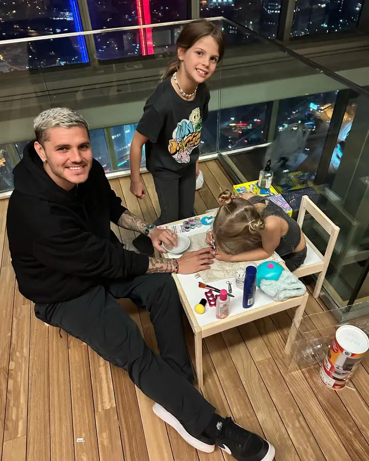 capalbo_sandra's tweet photo. EL ESTADO 🇦🇷, HAGOPIAN, JALIL, MATERA "usurpadores de su paternidad"
Un padre que mantuvo y crío 3 hijos ajenos; que jamas le falto a sus hijas, las cuido SOLO 452 días en 🇹🇷 mientras "la madre" estaba de COGI-GIRA (Keita, LGante), HOY LE DICEN COMO SERLO, cuando y como. https://t.co/GhzBalVb9c