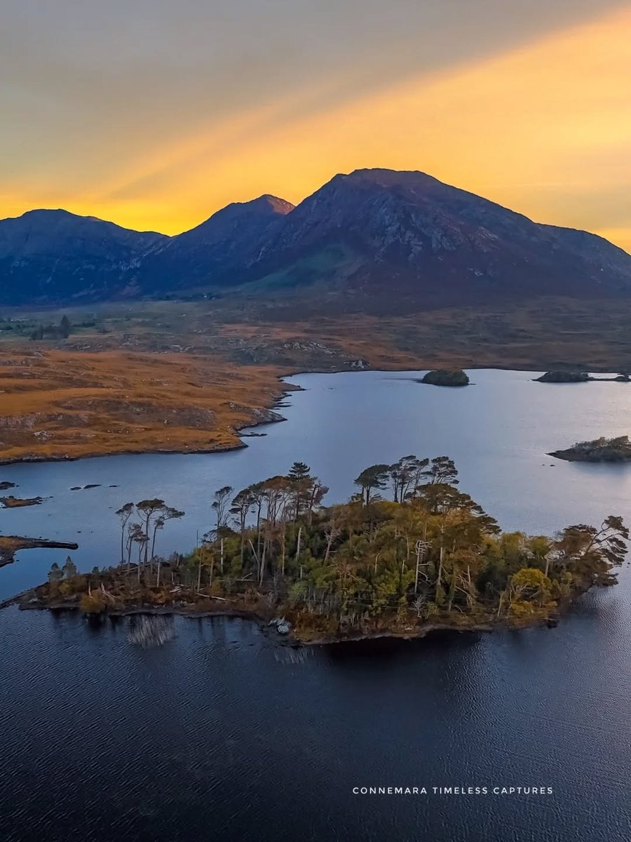 visit_galway's tweet photo. Pine Island and the Twelve Bens Mountain Range... Class! 🌄

📸 IG/ connemara.timeless.captures
📍 Connemara, Ireland

#Connemara #Galway #Ireland #VisitGalway https://t.co/qKaifZBIHM
