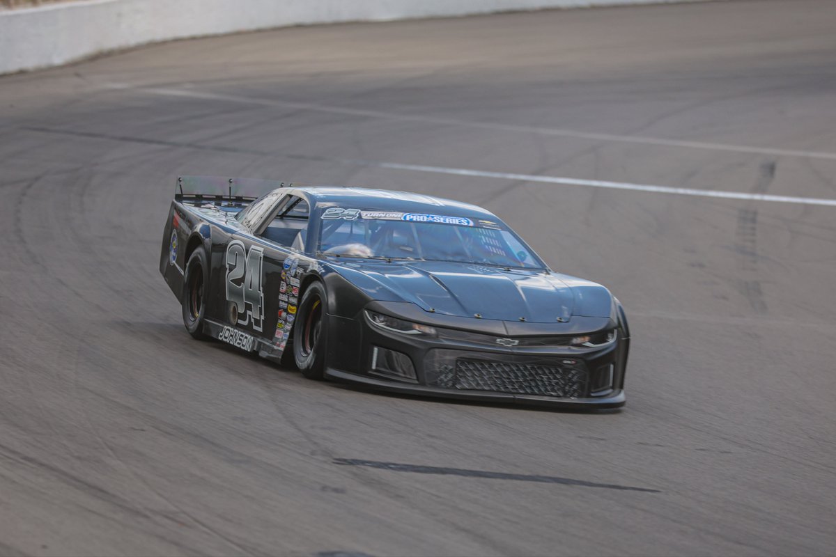 CRAracing's tweet photo. Qualifying Complete

🥇Sam Johnson 11.534 - NEW TRACK RECORD
🥈Chloe Mazzagatti - 0.049
🥉Chase Pinsonneault - 0.099

Drivers to the redraw including Top 3: Evan Varney, Justin Schroeder, Kevin Cremonesi, Carson Brown, Billy VanMeter https://t.co/BGmlxzO4ba