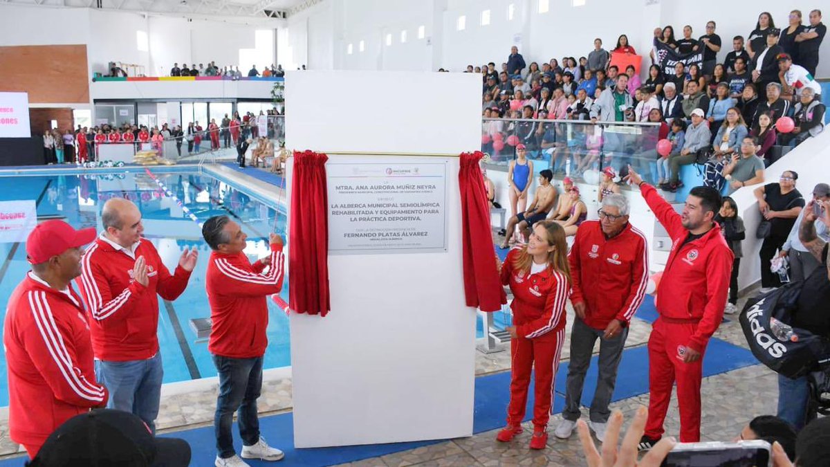 Anaamunizneyra's tweet photo. ¡Compromiso cumplido! 🏊✅

Esta mañana, en compañía del medallista olímpico @FernandoPlatas, entregamos la rehabilitación integral de la alberca semiolímpica de la Unidad Deportiva Municipal del @ImcufideSMA. https://t.co/1QilsHSr6g