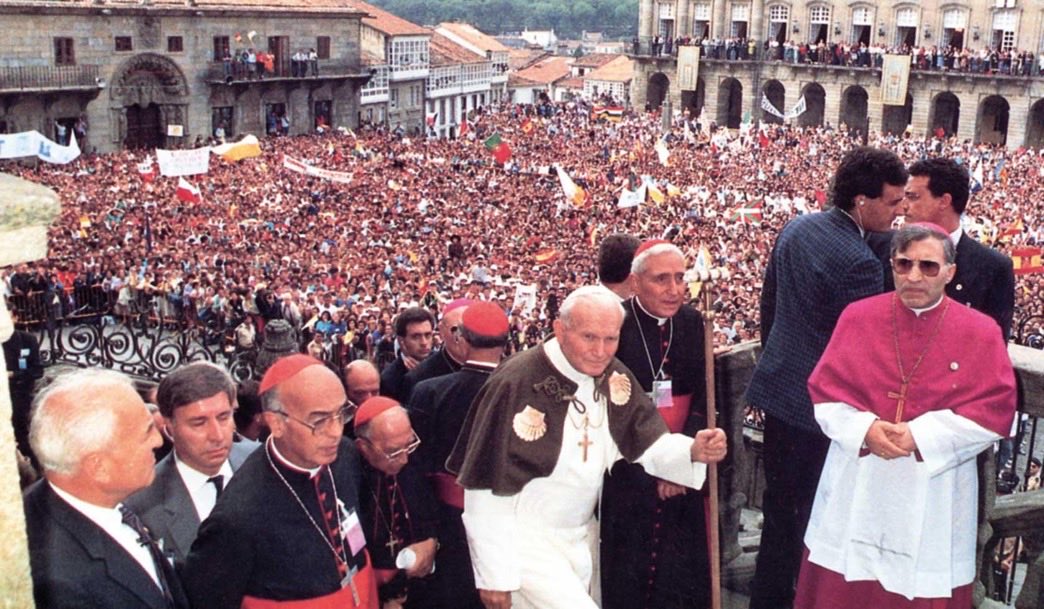EL00LEON's tweet photo. "Yo, Obispo de Roma y Pastor de la Iglesia universal, desde Santiago, te lanzo, vieja Europa, un grito lleno de amor: Vuelve a encontrarte. Sé tú misma. Descubre tus orígenes. Aviva tus raíces. Revive aquellos valores auténticos que hicieron gloriosa tu historia". 👇🏻 https://t.co/vRq1aMELaH
