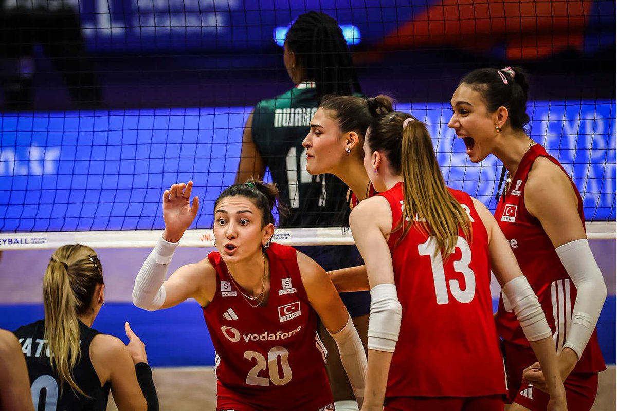 Temmzvolley's tweet photo. İtalya üçte üç yapıyor

        🇹🇷TÜRKİYE  1 - 3  İTALYA🇮🇹

📍Filenin Sultanları 3. maçında ikinci mağlubiyetini 

#VNL2026 https://t.co/8hn6vNRFnS