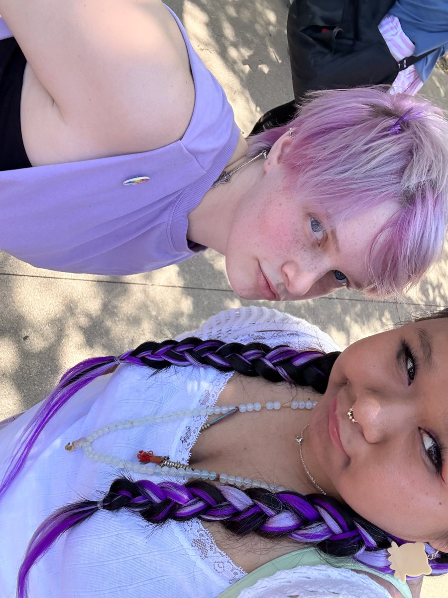 pardogale's tweet photo. i prode tf out with my bffs https://t.co/YIqAorGL4Y