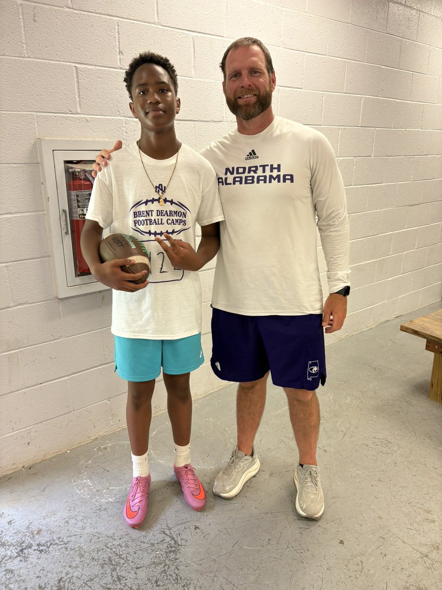 Deuce2Perry's tweet photo. Enjoyed my time at the @UNAFootball Camp today. Thanks @BrentDearmon for the coaching and words of encouragement.  @HallTechSports1 @DownSouthFb1 @antonorwins @BucsFootball @PlayBookAthlete @QBHitList @AL7AFootball @CoachBJones95 

Deuce Perry 
QB1 ‘33 https://t.co/w1saLLNyAc