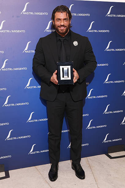 CanKalpli's tweet photo. Can durante l'80° edizione dei Nastri d'Argento con il suo " Nastro d’Argento come Miglior Protagonista Internazionale" 🎬🏅👏💗

Photo by Daniele Venturelli/WireImage-Getty Images 

#CanYaman
#canaltinkalpli https://t.co/oOQH7J1zrp
