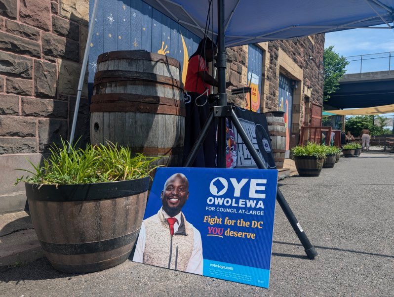 repoyedc's tweet photo. It was great to see such a strong turnout in Ward 5 today at the Dew Drop Inn. From the amazing vegan pizza and music by DJ Candy Crush to reconnecting with old friends and meeting new neighbors, it was a fantastic day of community and connection.

#Oye4DC #Community https://t.co/BNKycSuroS