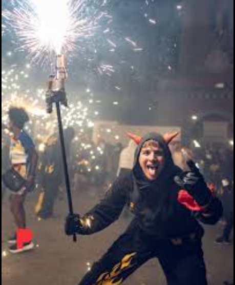 Argonito8's tweet photo. @Anonymous_TA Un gran correfoc. https://t.co/H1Kbvl9WkJ