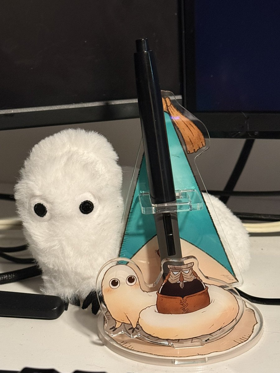 OllyVT's tweet photo. I finally have my brushbug pen holder from @lavabun, thank you again beese!!! I'll finally stop losing my pen AND i get more wha merch https://t.co/69hGRaOeeJ