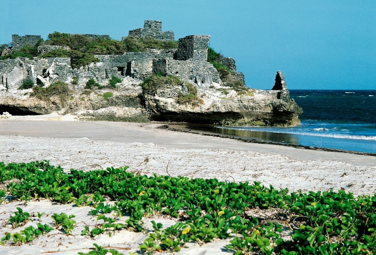 KnightofAdal's tweet photo. Ruins of Gondershe, Somalia.  A medieval stone citadel and trade hub. 🇸🇴 https://t.co/uP5xFve13k