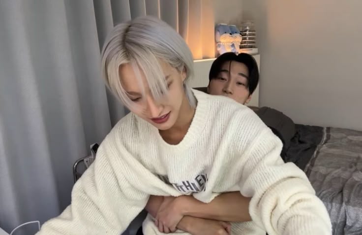 HwaHalaziaa's tweet photo. You already KNOW the live is gonna be chaotic when these 2 pull up into frame 😭😭 https://t.co/dXYbVVi5oT
