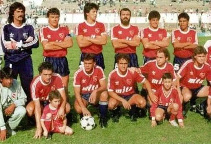 El_Rodriguez17's tweet photo. @sagfutbol Para los mundiales, independiente le ha cedido a Uruguay 3 arqueros(Edu Pereira, Campaña y Seba Sosa) y 2 defensas(El chico y Gastón Silva)
Ni Gastón Silva ni ninguno de los 3 arqueros llegó a jugar.
Sin embargo Pavoni hizo el único gol uruguayo en Alemania .
(Imagen de Pereira) https://t.co/CgCiCLaySw
