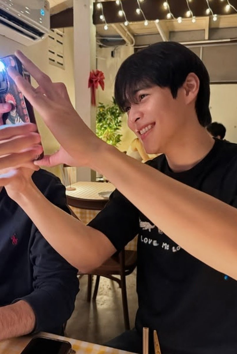 Rub75704118's tweet photo. That smile, that damn smile.🫠
#Ohmpoon https://t.co/tDAzYLyNDv