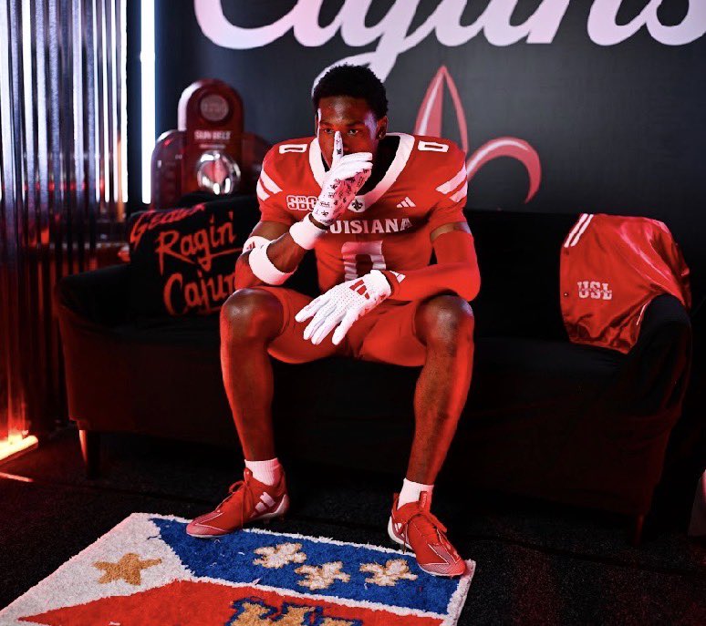 robtay1or's tweet photo. #cULture family 🏠🏠 @RaginCajunsFB https://t.co/61N2QHdfKI