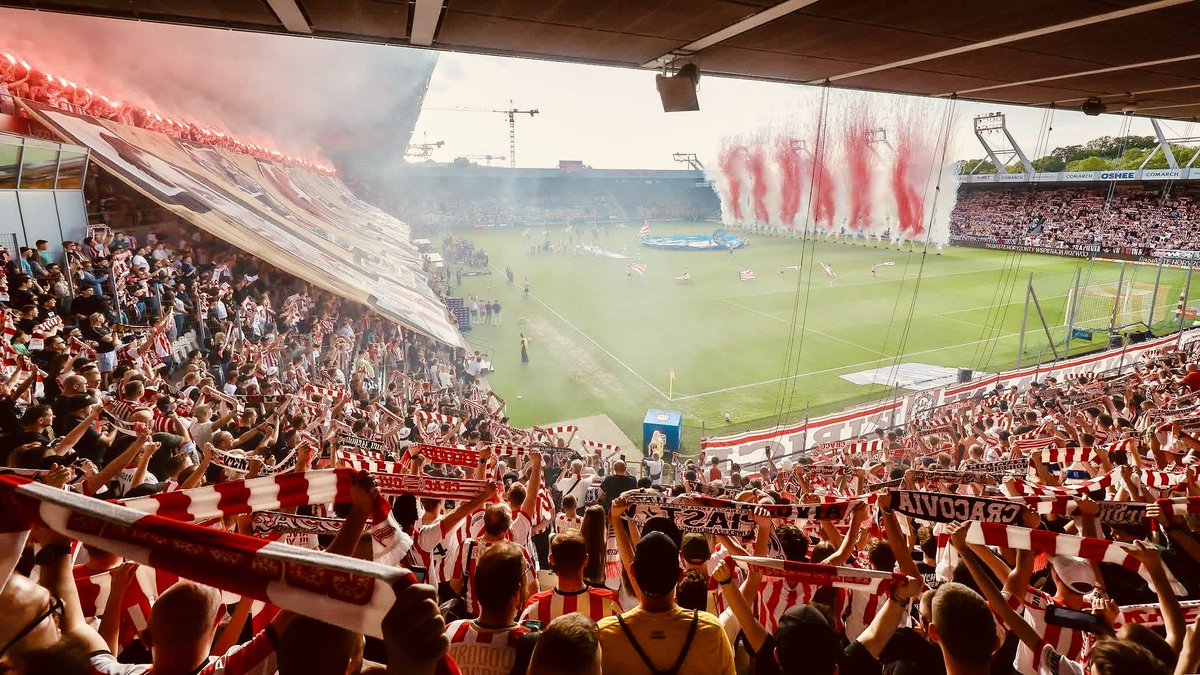 Kloc_K's tweet photo. Wystarczy tej przerwy, dawać tę ligę.
Pierwszy mistrz Polski - Cracovia - najstarszy klub. https://t.co/SJyKcO1FVx