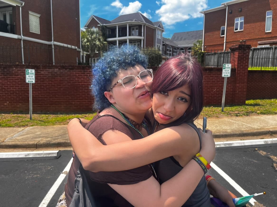 muiitng's tweet photo. went to pride with my BEST FRIENDS https://t.co/PMLQFslr7a