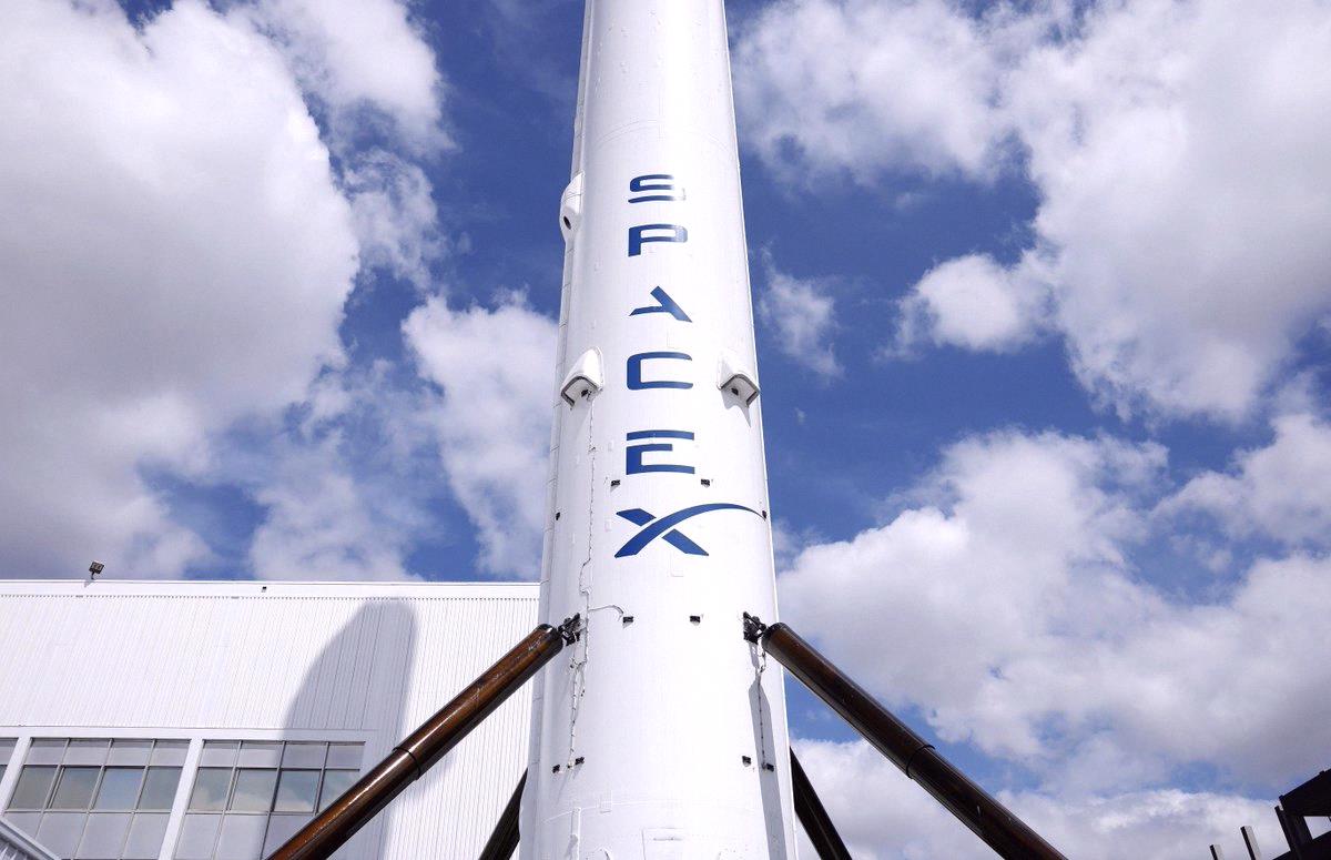 MelissaScaia's tweet photo. Elon Musk is set to appear virtually at a private ASML employee meeting to talk about Terafab. So what's Terafab?

It's a joint project by SpaceX and Tesla to make next-gen chips for robotics, AI, and space data centers. Announced back in March. A $55 billion chip plant in the https://t.co/TjOCgWUQ6h