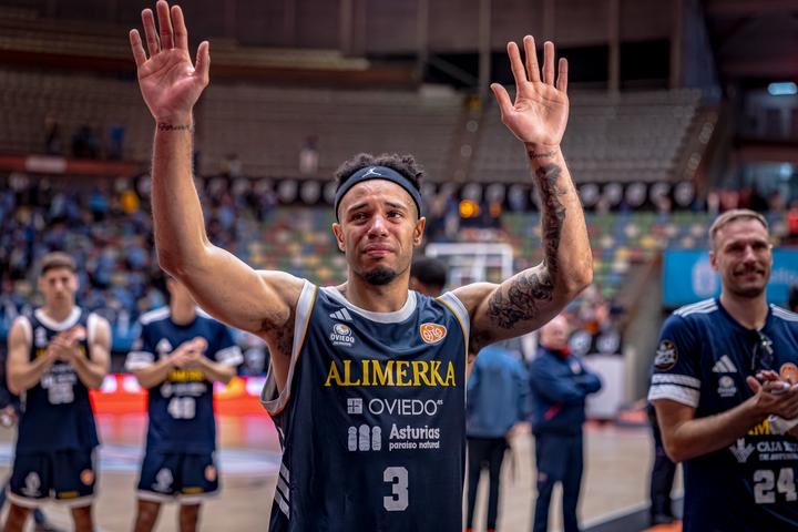LocosPorElBaske's tweet photo. Que imagen. Seguro que pronto la afición de Oviedo podrá disfrutar de una Final Four si mantienen una buena base de jugadores de este año. Temporadón https://t.co/5YRHJv8pJW